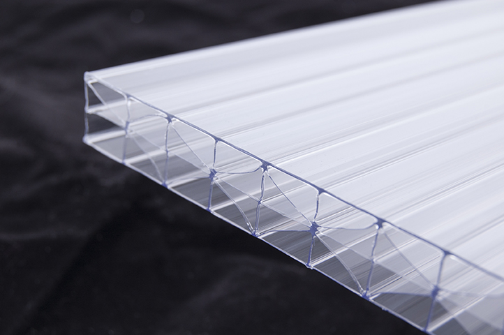 ​​Policarbonato Celular STORM PANEL diseñado con estructura en "X" para máxima protección. 