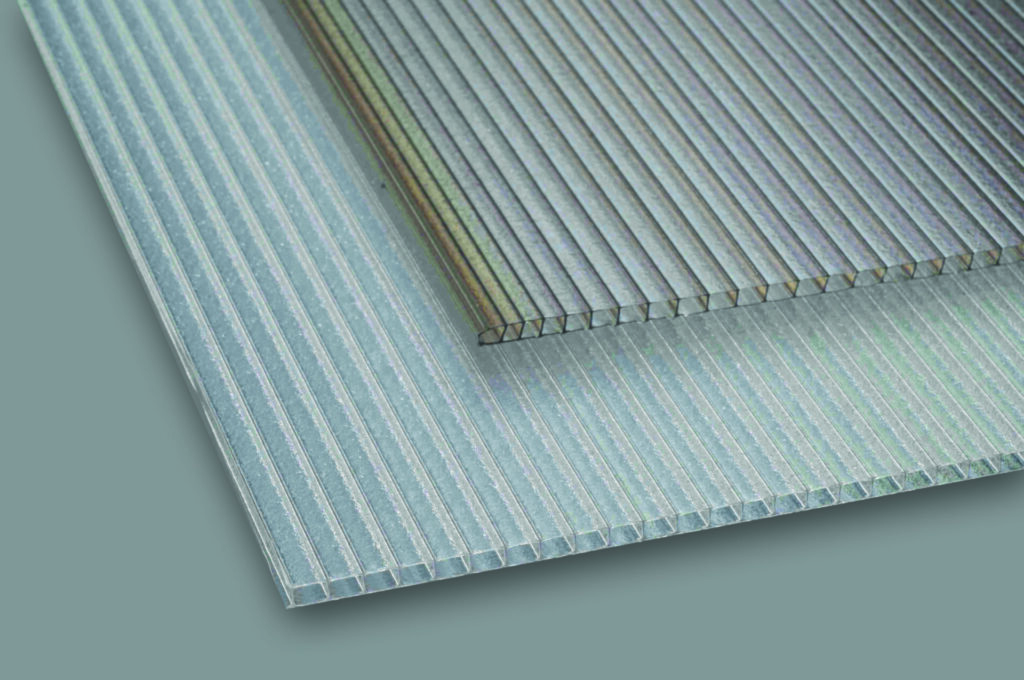 policarbonato celular Frostyglass para mayor difusión de luz natural y privacidad 