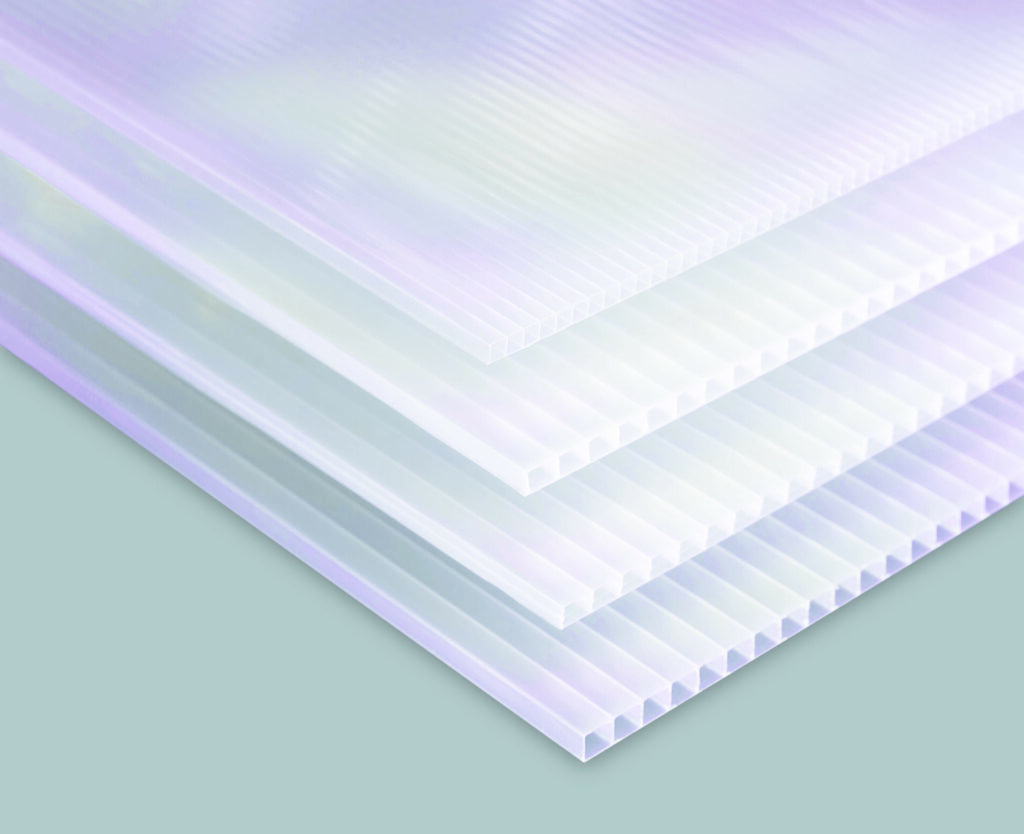 ​Policarbonato alveolar IQ-SELECTIVE es una cubierta para invernadero, diseñada para centros de jardín. 