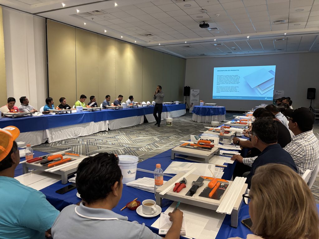 Capacitación teórica y práctica de como instalar láminas plásticas